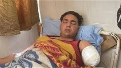 أول ظهور لعامل سيرك طنطا بعد بتر ذراعه إثر هجوم أسد