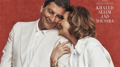 جلسة تصوير رومانسية تشع بالحب بين يسرا وزوجها 