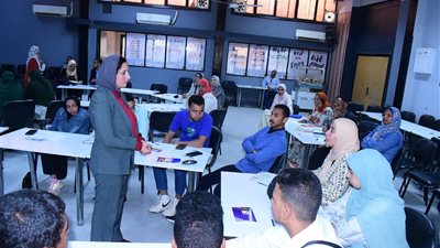 جامعة سوهاج تتعاون مع المجلس القومي لتنظيم ورشة تدريبية لتعلم لغة الإشارة