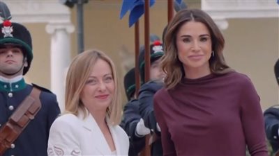 إطلالة الملكة رانيا العنابية أثناء زيارتها الرسمية لروما حديث الساعة 