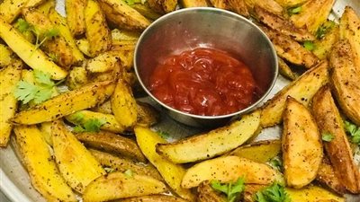 طريقة عمل  البطاطس المشوية بالثوم والأعشاب في مطبخك