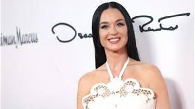 من النساء الخمسة اللاتي رافقن كاتي بيري في رحلة للفضاء؟