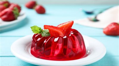  طريقة عمل جيلى الفراولة اللذيذ بخطوات سهلة في مطبخك