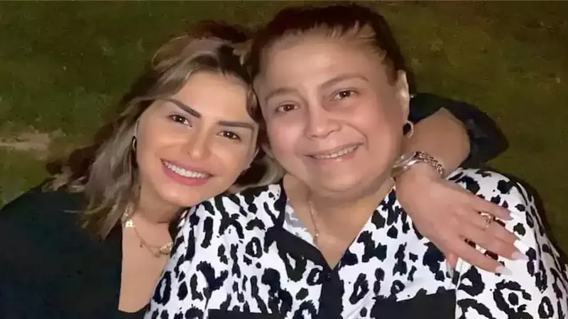 منه فضالي ووالدتها