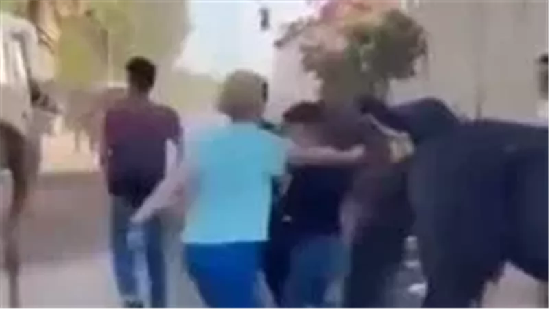 سائحة تضرب شاب تشعل