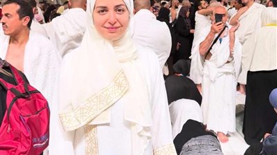 هبة مجدي من أمام الكعبة تؤدي مناسك العمرة في أحدث ظهور لها