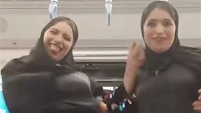 واقعة فتيات المترو ورقصهن تشعل الجدل عبر السوشيال.. والشرطة تلقي القبض عليهن 