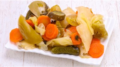 تفسير رؤية المخلل في المنام وعلاقته بالأزمات المالية