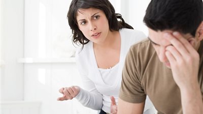  هل تأثم المرأة على طلب الطلاق بسبب مرض زوجها؟ «الإفتاء تُجيب»