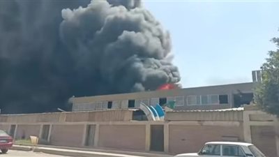 بالصور.. اندلاع حريق داخل مصنع لإنتاج ألعاب الأطفال بمدينة 6 أكتوبر