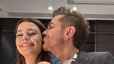 بيرين سات تكشف سر نجاح زواجها وحقيقة حملها الأخير