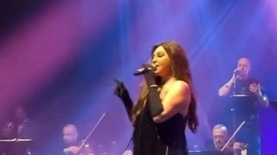 إليسا تتعرض لموقف محرج خلال حفلها في باريس.. وهكذا تصرفت