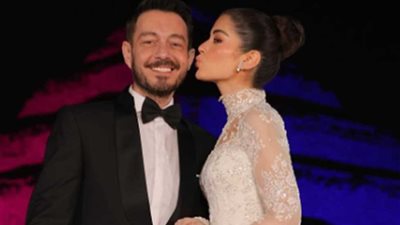 بصورة من حفل زفافها.. ليلى أحمد زاهر تهنئ والدها بعيد ميلاده 