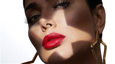 اختاري ما يناسب بشرتك ..  أجمل ألوان أحمر الشفاه  لربيع وصيف  2025