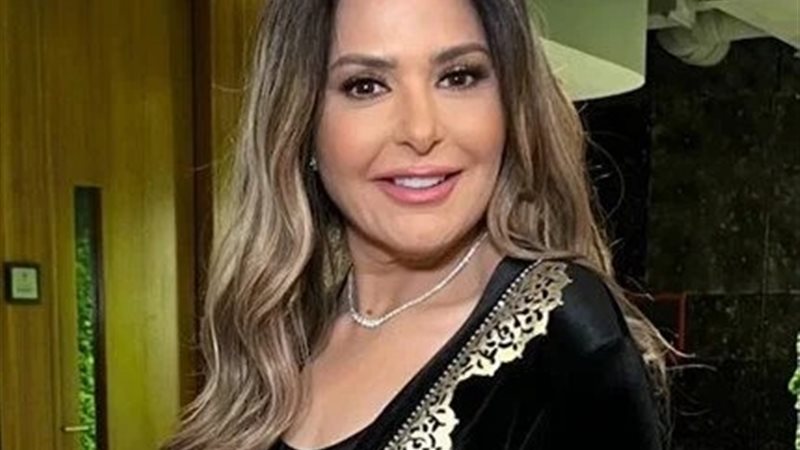 الفنانة صابرين