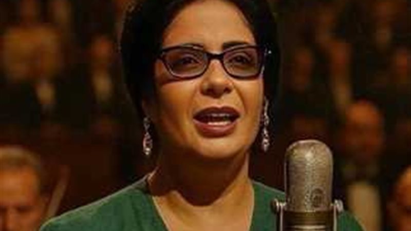 الفنانة مني ذكي