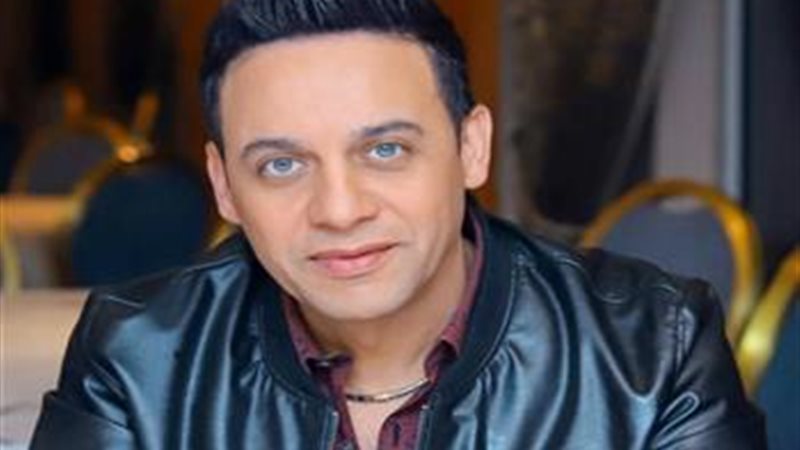 الفنان مصطفي قمر