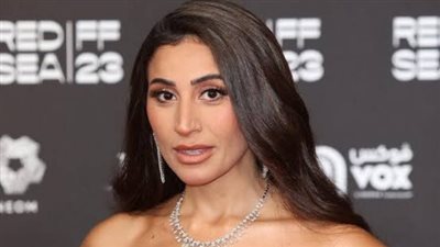 بعد شائعات ارتباطها.. دينا الشربيني تثير الجدل بحذف صور آخر أعمالها