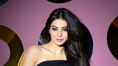 المغربية ابتسام تسكت تفاجئ جمهورها بإعلان خطوبتها