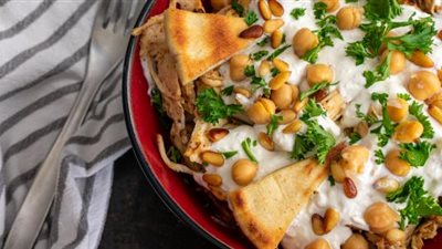 طريقة عمل فتة الدجاج  بالأرز والحمص  بخطوات سهلة في مطبخك