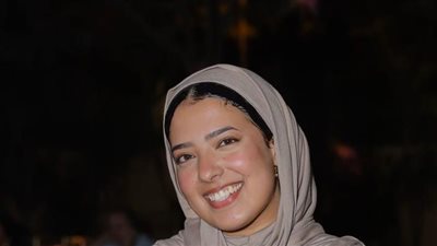 Señas Universales قاموس إلكتروني لتعليم لغة الإشارة باللغتين العربية والإسبانية