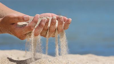  تفسير رؤية التراب في المنام وعلاقته بالفقر وفقدان المال 