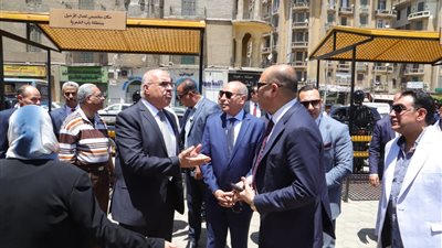 وزير العمل ومحافظ القاهرة يتفقدان أماكن انتظار لائقة لعمال التراحيل بباب الشعرية