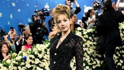 لويس فويتون تنفي اتهامات العنصرية بعد إطلالة ليسا في Met Gala 2025