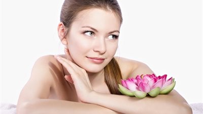 نتائجها مذهلة ..  أفضل الخلطات الطبيعية لتفتيح الجسم من أول استخدام