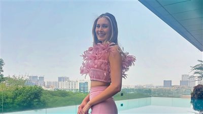 ندى كوسا تتألق بإطلالة وردية أنثوية في الهند 