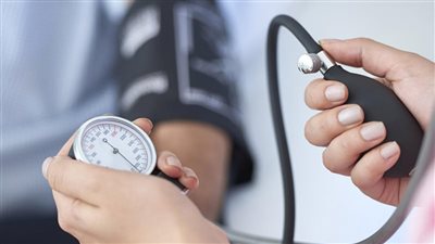 الصحة تقدم 4 نصائح لحماية صحة مرضى القلب وضغط الدم