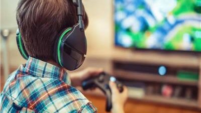 نصائح يجب أن يتبعها أولياء الأمور أثناء استخدام الطفل لألعاب الفيديو
