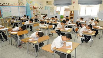 المدارس تبدأ امتحانات نهاية العام فى المواد غير المضافة لصفوف النقل