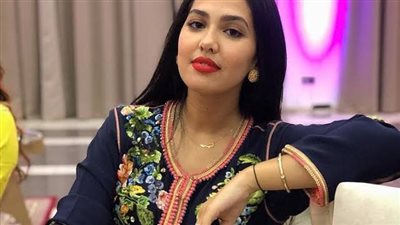 منال بنشليخة تحصد جائزة الأغنية الذهبية بعد نجاح «معاك» 