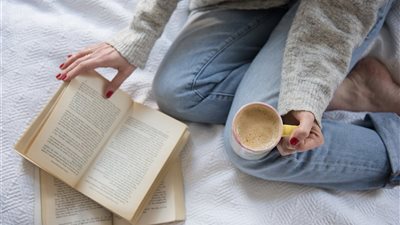 تفسير رؤية الكتاب في المنام للعزباء والمتزوجة والحامل 