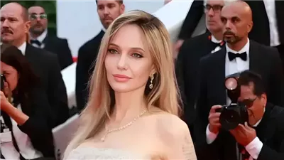 أنجلينا جولي تستذكر الفلسطينية فاطمة حسونة في كان.. وترسل تحياتها لفنانات العرب