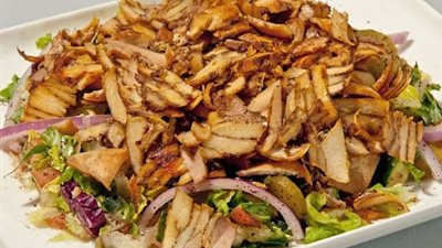 زي المطاعم وبدون تكلفة.. طريقة عمل شاورما الدجاج في المنزل