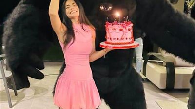 نجوم الفن يحتفلون بعيد ميلاد أسماء جلال.. من بينهم الهضبة 