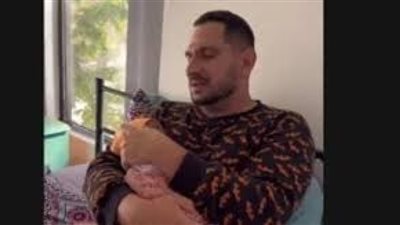 الرجل الحامل.. قصة أحمد الفاتح أول رجل عربي يخوض عملية الحمل والولادة