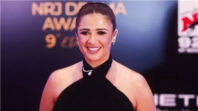 «عشان بقيت سنجل».. ياسمين عبدالعزيز تكشف سر تألقها بحفل جوائز كأس إنرجي