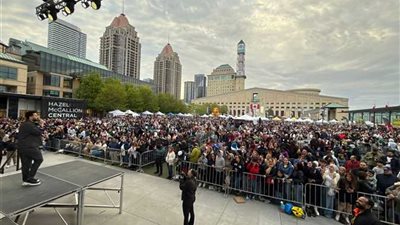 حمادة هلال يتألق في أحدث حفلاته من كندا والشرطة الكندية تنقذه من الجمهور