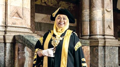 صفية سعيد أول مسلمة تتولى منصب عمدة مدينة شيفيلد البريطانية