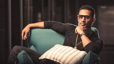 محمد رمضان يتصدر الترند بعد غنائه داخل طائرة.. ما القصة؟ 