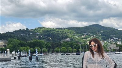 بعد شائعات مرضها.. إليسا بإطلالة شبابية في إيطاليا 