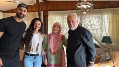 آية سماحة تزور مشيرة إسماعيل في منزلها للاعتذار