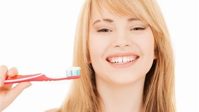 تفسير رؤية فرشاة الأسنان  في المنام للعزباء والحامل 