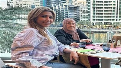 بعد وفاة والدها قبل عام ونصف.. أروى تودع والدتها بعد صراع مع المرض 