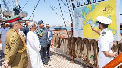 وفد من سفارة سلطنة عمان يستقبل سفينة الشباب في ميناء الإسكندرية