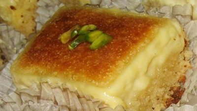  بطعم لذيذ وقوام هش .. طريقة عمل البسبوسة بحشوة الكاسترد