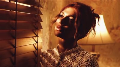 أصالة تشعل حماس جمهورها من خلال «كلام فارغ» بالتعاون مع تامر عاشور 